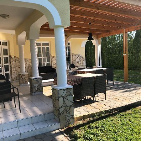 Pacsirta Apartman Lenti Bagian luar foto