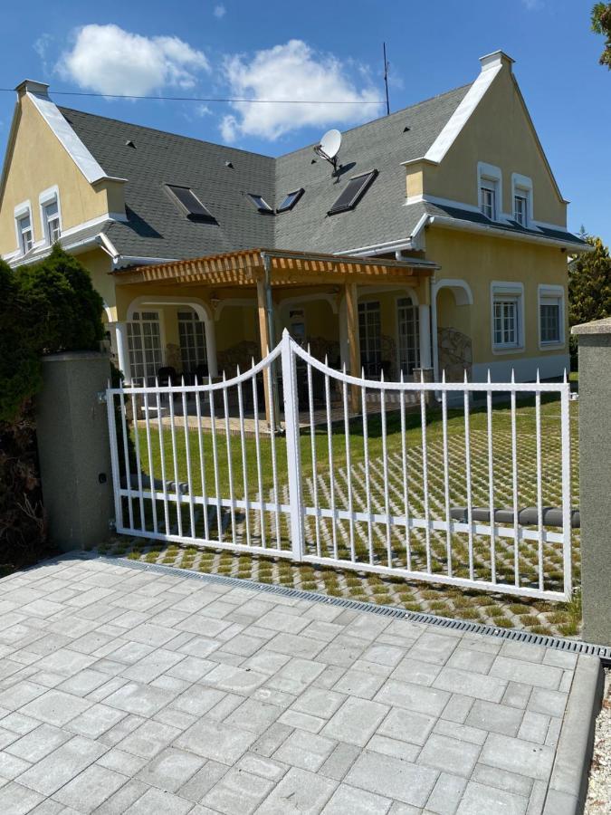 Pacsirta Apartman Lenti Bagian luar foto