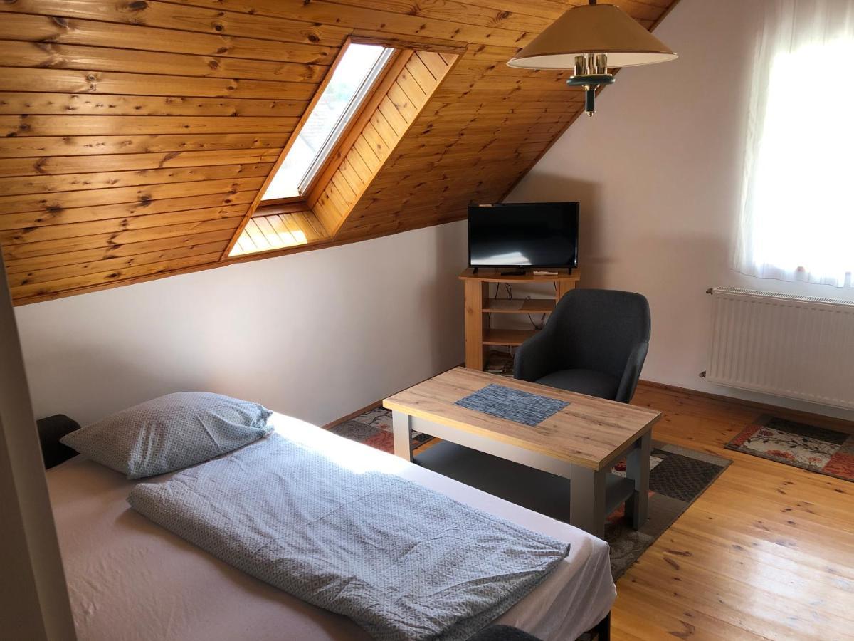 Pacsirta Apartman Lenti Bagian luar foto