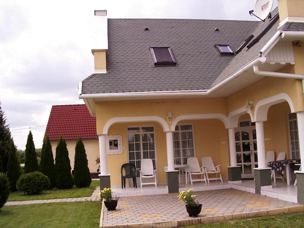 Pacsirta Apartman Lenti Bagian luar foto